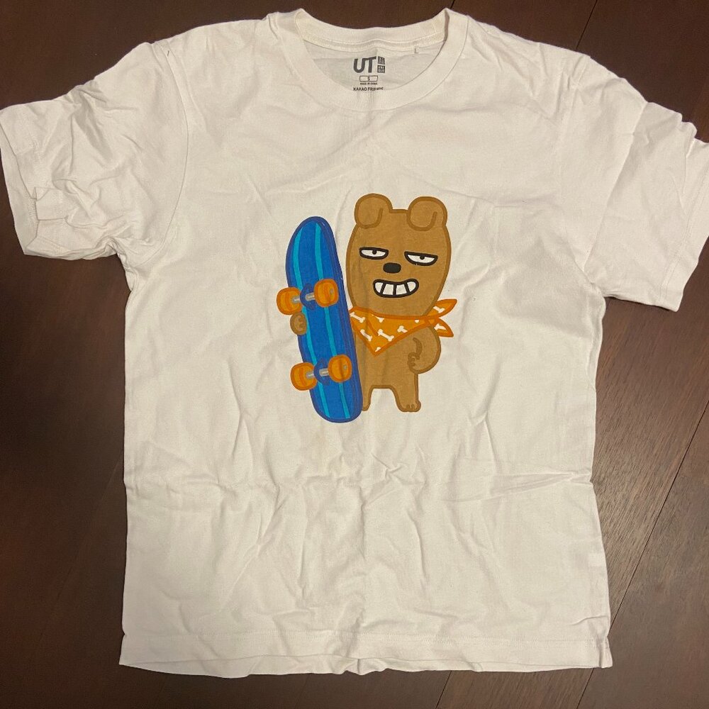 Uniqlo graphic Tee (small)
